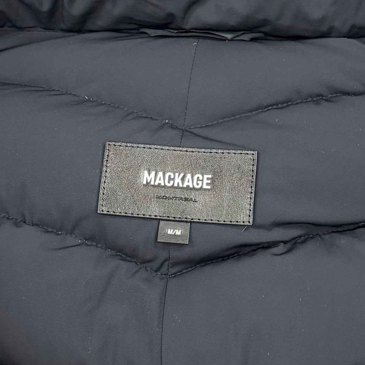マッカージュ FARREN フード・レザーロゴワッペン付 ZIP UP ダウンコート ブラック M レディース