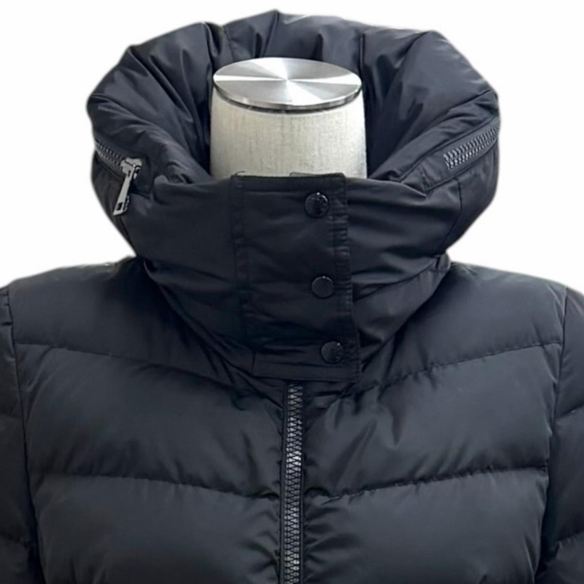 モンクレール FLAMMETTE フード収納 ロゴワッペン付 ZIP UP ダウンコート ブラック 00 00 レディース