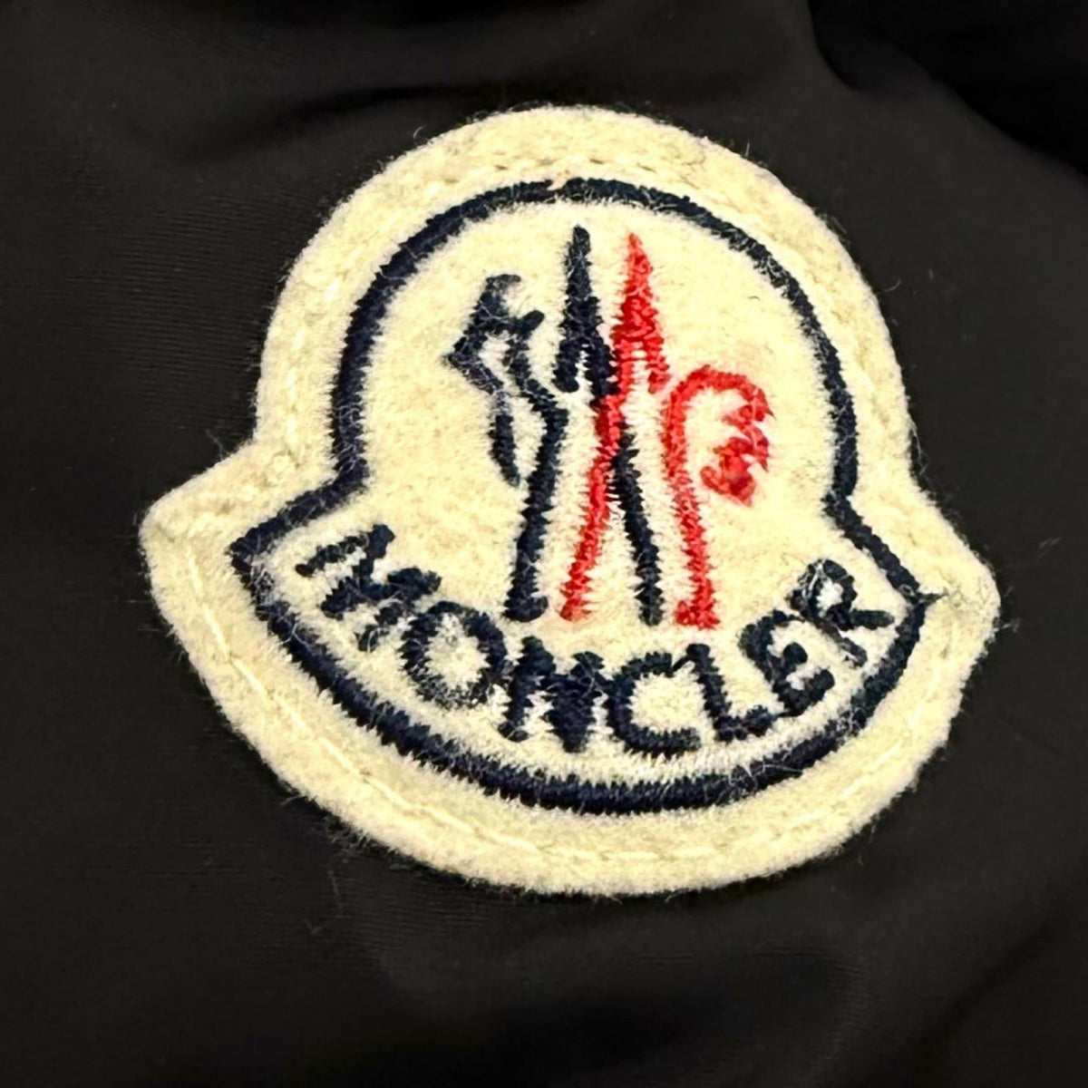 モンクレール FLAMMETTE フード収納 ロゴワッペン付 ZIP UP ダウンコート ブラック 00 00 レディース