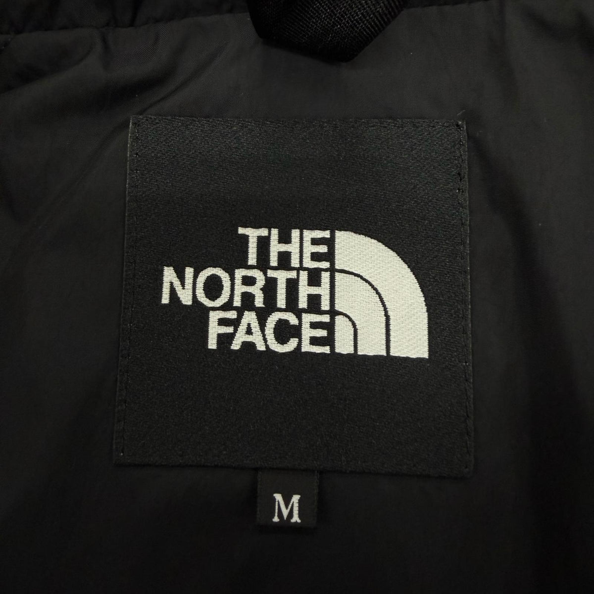 ザ・ノースフェイス Nuptse Jacket ロゴ刺繍 フード入り ポケッタブル仕様 ダブルジップアップ ダウンジャケット ブラック M メンズ