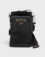 NEWSEDのPRADA Re-Nylon製ブラックフォンケース。トライアングルロゴとファスナーポケット付きショルダーバッグ