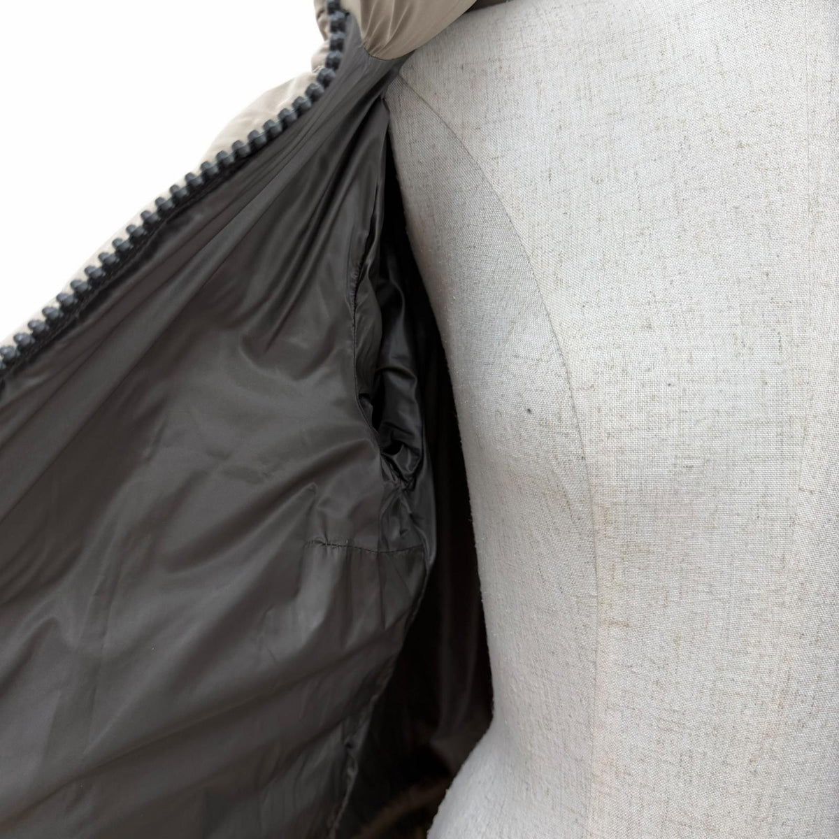 ヘルノ ラミナー GORE-TEX フード付 ZIP UP ダウンジャケット ダウンコート ベージュ系 46 レディース