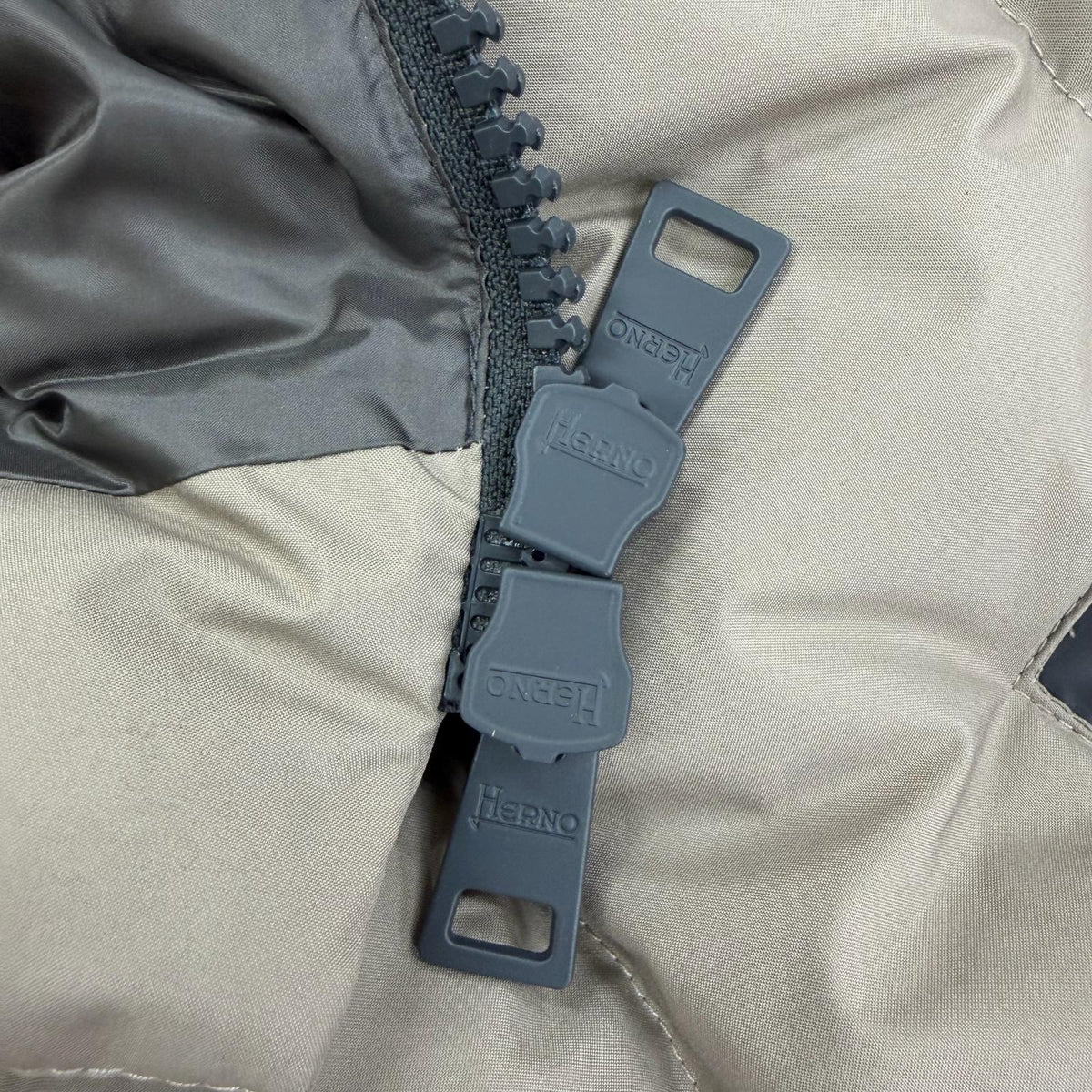 ヘルノ ラミナー GORE-TEX フード付 ZIP UP ダウンジャケット ダウンコート ベージュ系 46 レディース