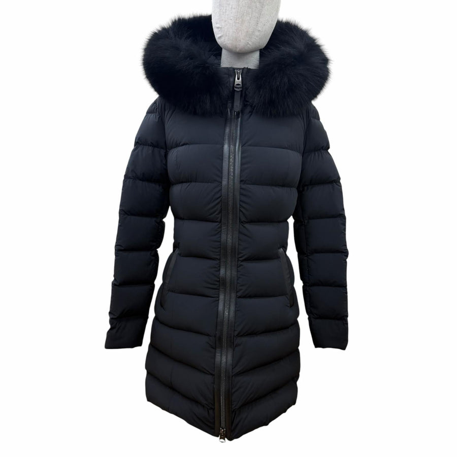 マッカージュ ブルーフォックスファー・フード付 レザー使い ZIP UP ダウンコート ブラック S レディース