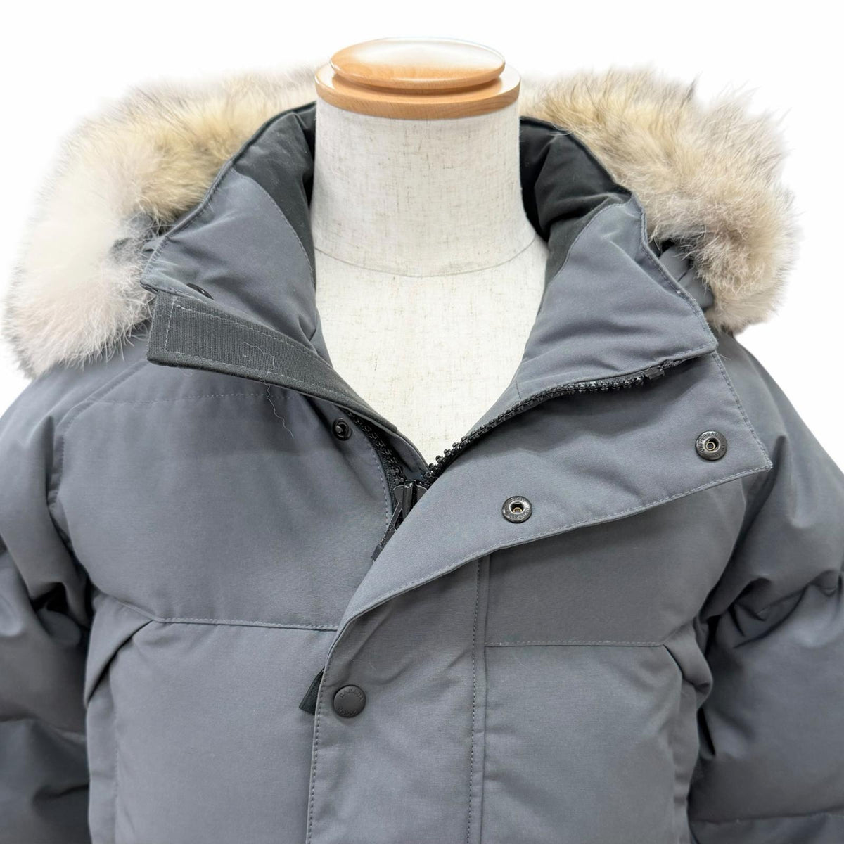カナダグース EMORY PARKA エモリー パーカ ロゴワッペン コヨーテファー フード付き ダウンジャケット ダウンコート グレー XS メンズ