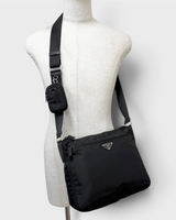 NEWSEDのPRADA Re-Nylonショルダーバッグ。ブラックのナイロン素材にトライアングルロゴと取り外し可能なポーチ付き。