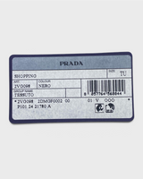 NEWSEDが取り扱うPRADAのRe-Nylon 2WAYバッグの製品情報が記載された公式タグ