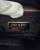NEWSEDが取り扱うPRADA Re-Edition 2005 Re-Nylonバッグの内側にあるブランドロゴプレート