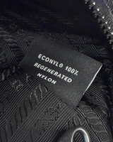 NEWSEDが販売するPRADA Re-Edition 2005 Re-Nylonバッグの内側にあるECONYL 100%再生ナイロン素材のタグ