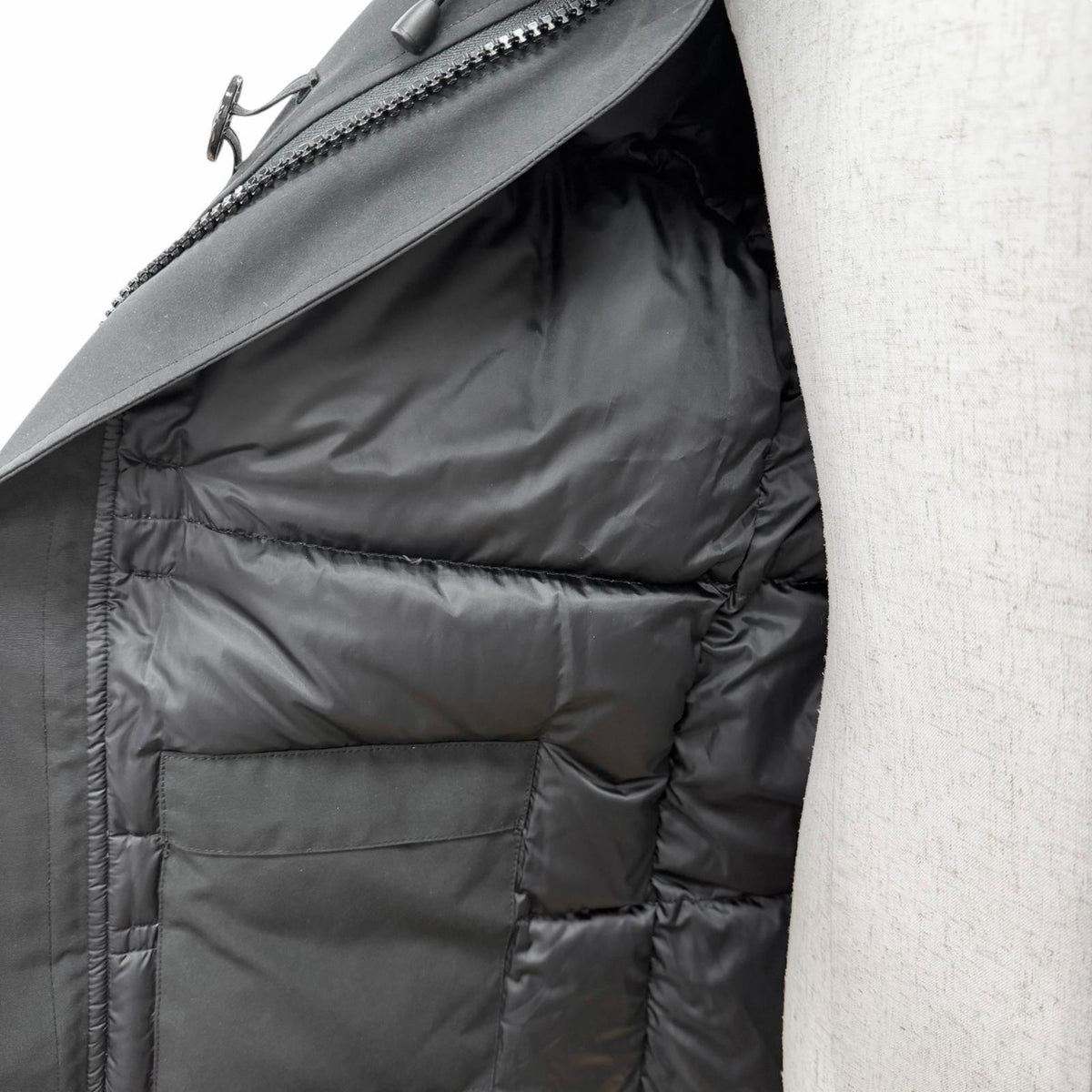 カナダグース CHATEAU PARKA シャトー パーカ ブラックレーベル ロゴワッペン ファー フード付き ダウンジャケット ブラック S メンズ