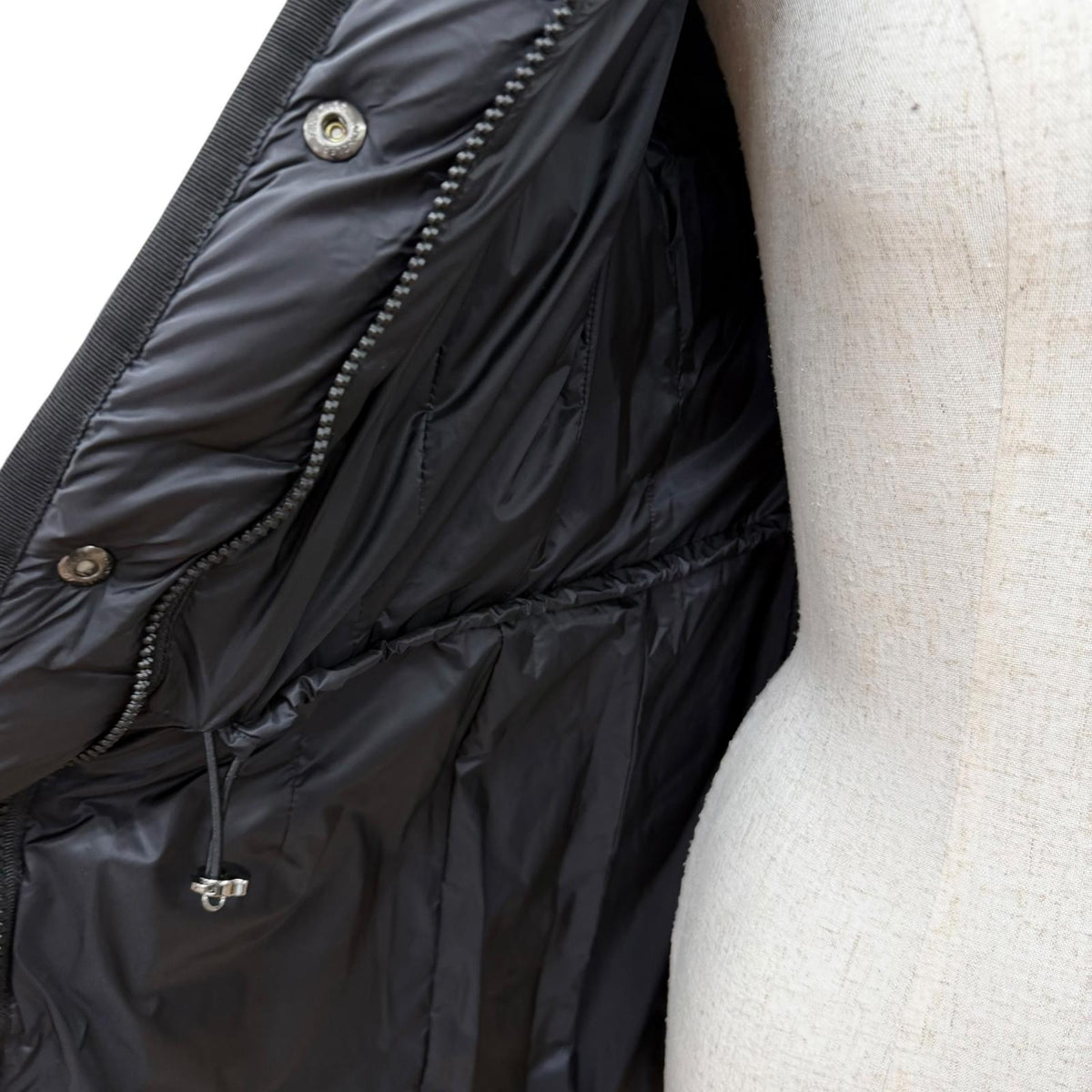 モンクレール HERMINE エルミンヌ ロゴワッペン・フード付 ZIP UP ダウンコート ブラック 54847 レディース
