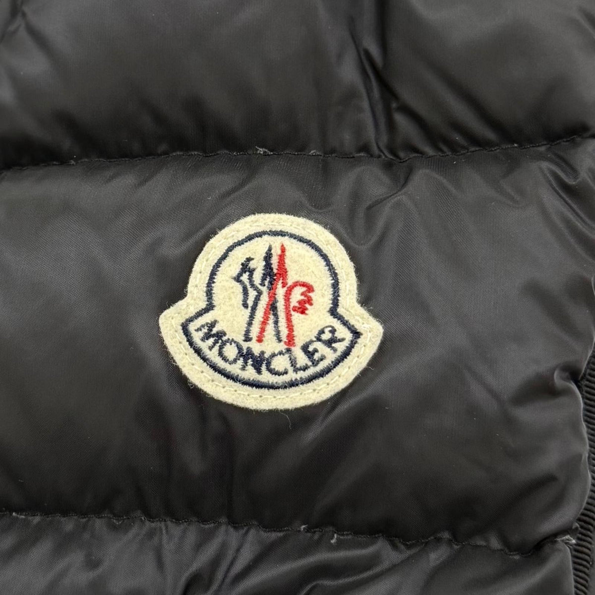 モンクレール HERMINE エルミンヌ ロゴワッペン・フード付 ZIP UP ダウンコート ブラック 54847 レディース
