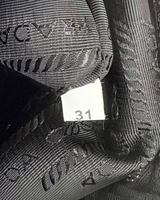 NEWSEDで販売中のPRADAテリートートバッグの内側にある数字31が記載されたタグ