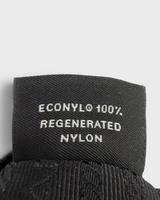 NEWSEDのプラダRe-Nylonバックパックに使用されているECONYL再生ナイロン100%の素材タグ