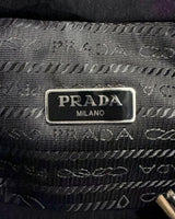NEWSEDのPRADA Re-Nylonバッグ内部にあるブラックのブランドロゴプレート