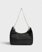 NEWSEDのPRADA Re-Edition 2005 Re-Nylonブラックショルダーバッグ、チェーンストラップ付き