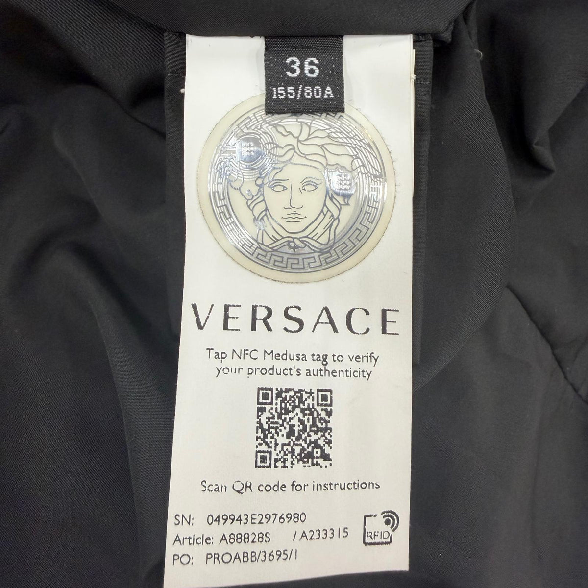 ヴェルサーチ メデューサ金具ベルト付 バロック ロング丈 ダウンコート ブラック 36 レディース