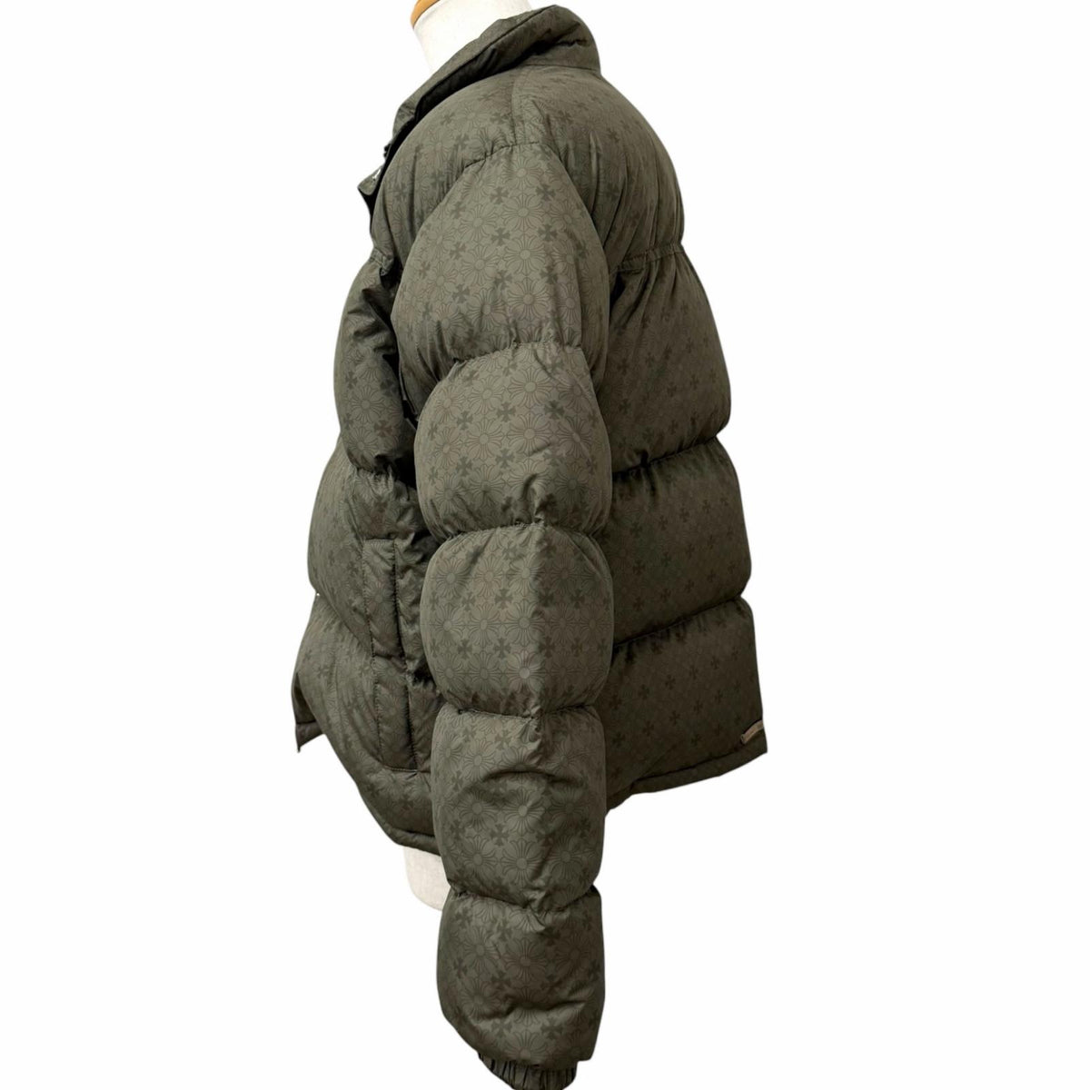 クロムハーツ CH Plus Stiff Down Jacket CHプラス 総柄 クロスボールボタン ダガージップ ダウンジャケット カーキ XL メンズ