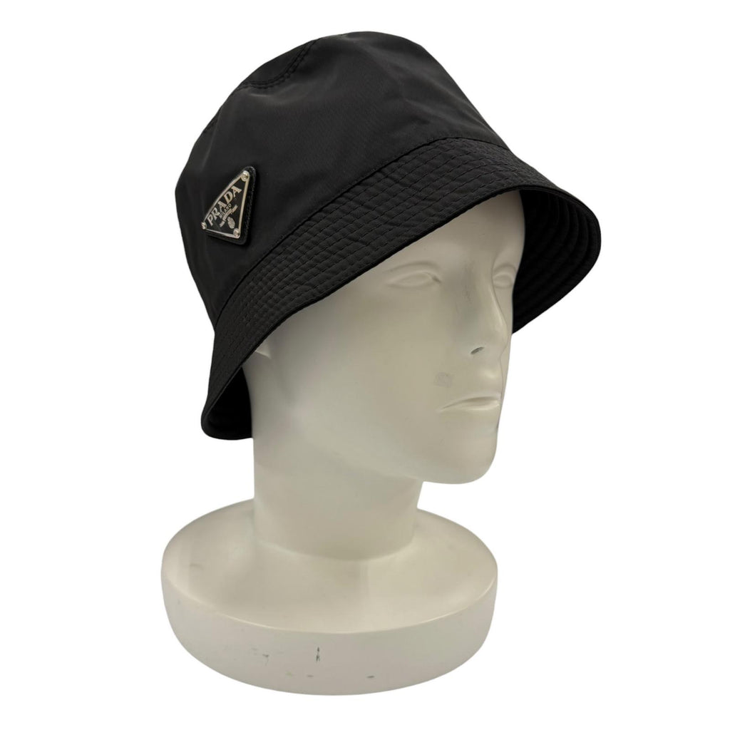 プラダ トライアングルロゴプレート Re-Nylon バケットハット ハット ブラック M レディース