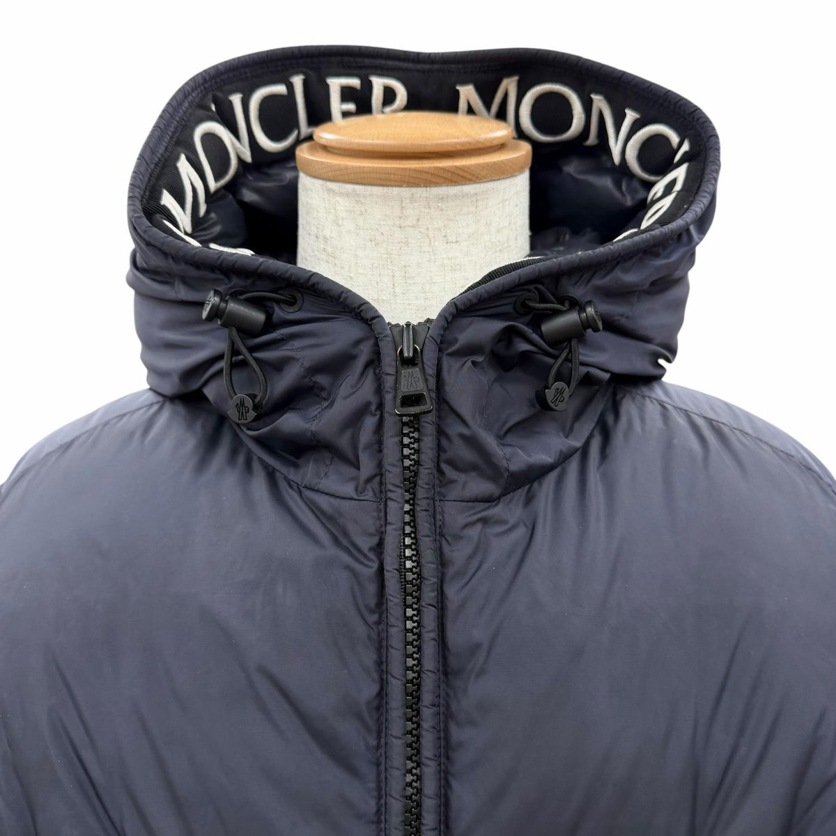 モンクレール MONTCLA ロゴワッペン・フード付 ZIP UP ダウンコート ネイビー 3 メンズ