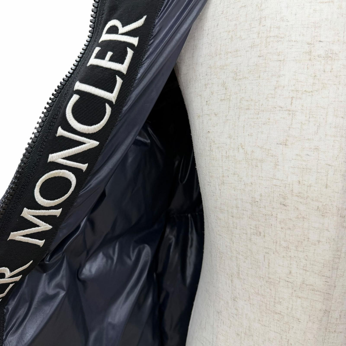 モンクレール MONTCLA ロゴワッペン・フード付 ZIP UP ダウンコート ネイビー 3 メンズ