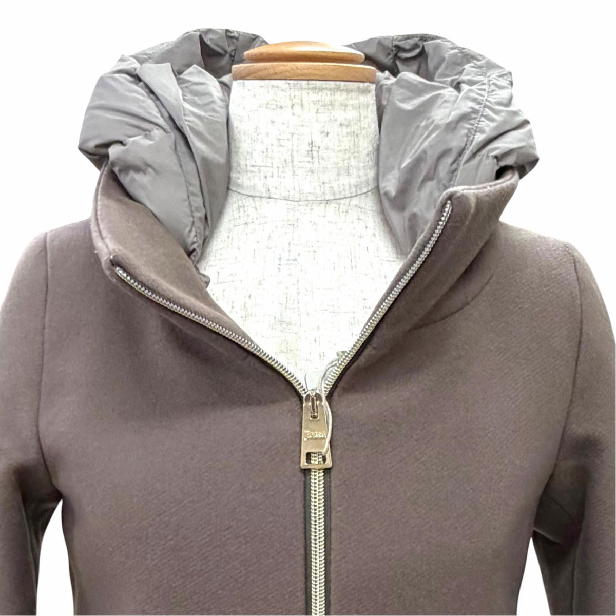 ヘルノ DIAGONAL WOOL AND NUAGE PARKA ロゴプレート ウール切替 フード付き ダウンコート ブラウン系 IT 38 レディース