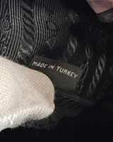 NEWSEDのPRADAクロスボディバッグの内側にあるMADE IN TURKEYと記されたタグ