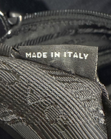 NEWSEDで販売中のPRADA Re-Nylonメッセンジャーバッグの内側にあるMADE IN ITALYのタグ