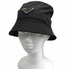 プラダ トライアングルロゴ 三角プレート Re-Nylon バケット ハット ブラック M メンズ