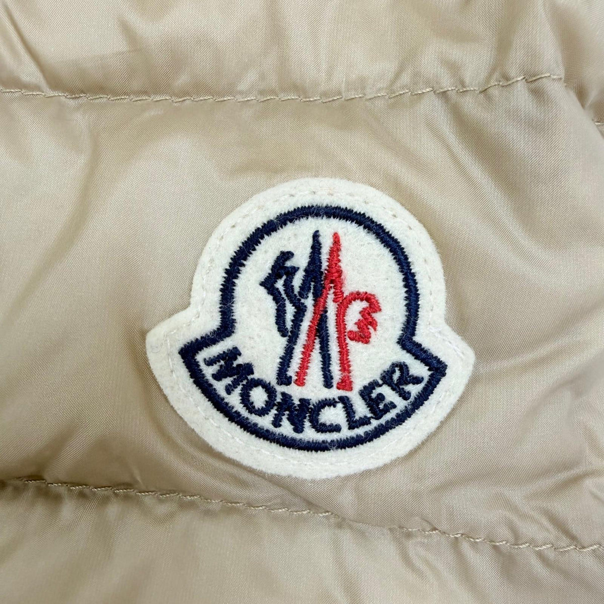モンクレール LANS ロゴワッペン ポケッダブル収納袋付 ZIP UP ダウンジャケット ベージュ 1 レディース