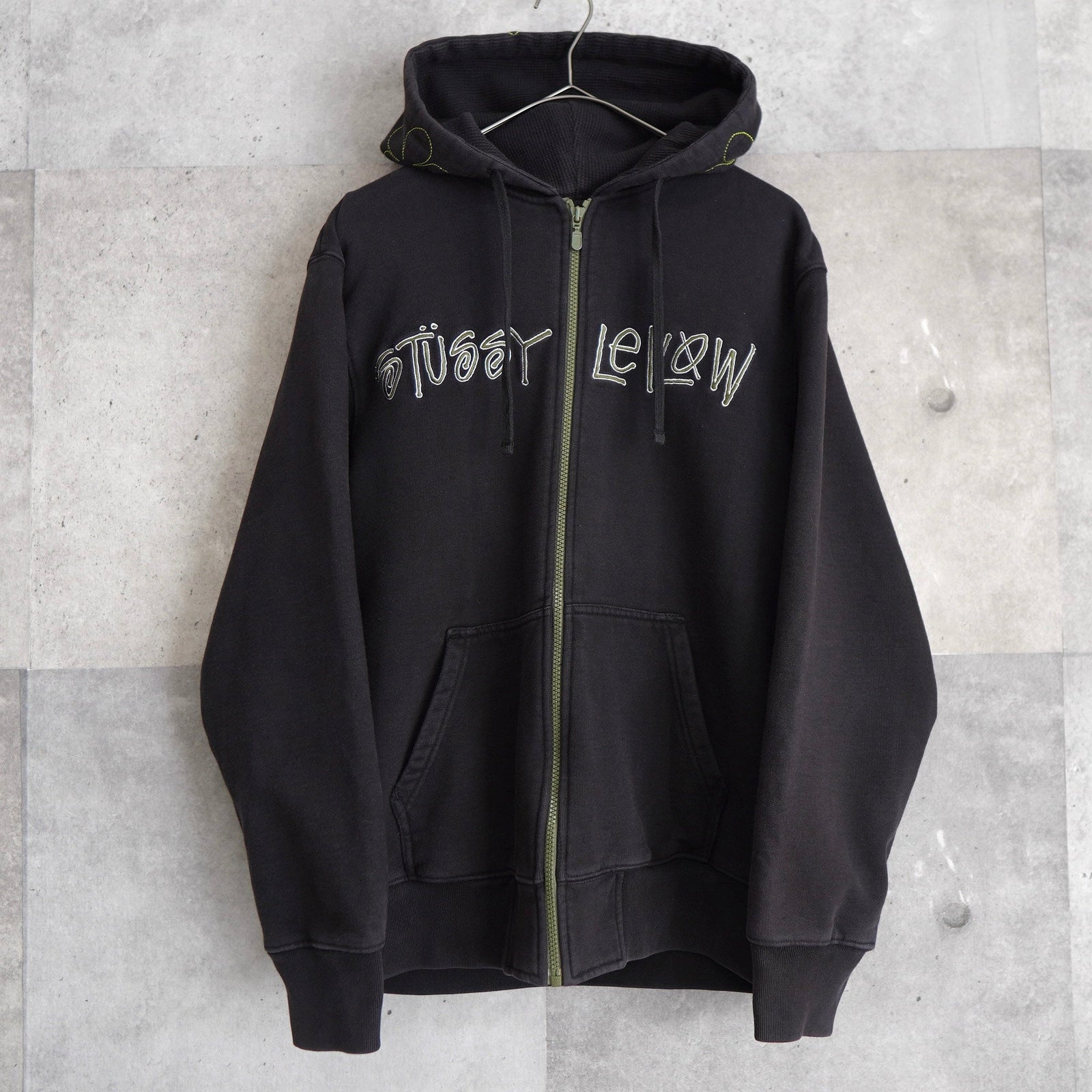 stussy×Leilow刺繍 スカルロゴ ジップアップ パーカー グレー M stussy×Leilow刺繍 スカルロゴ ジップアップ パーカー グレー M stussy