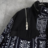 サカイ × レインスプーナー バンダナ柄 ジッパー ダウンジャケット ネイビー / ブラック