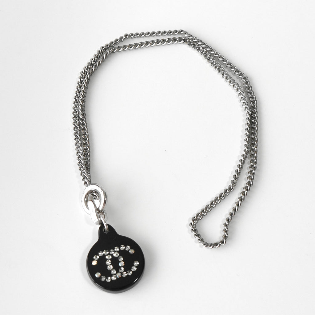 シャネル ココマーク サークル プレート ラインストーン ネックレス シルバー/ブラック 03/A