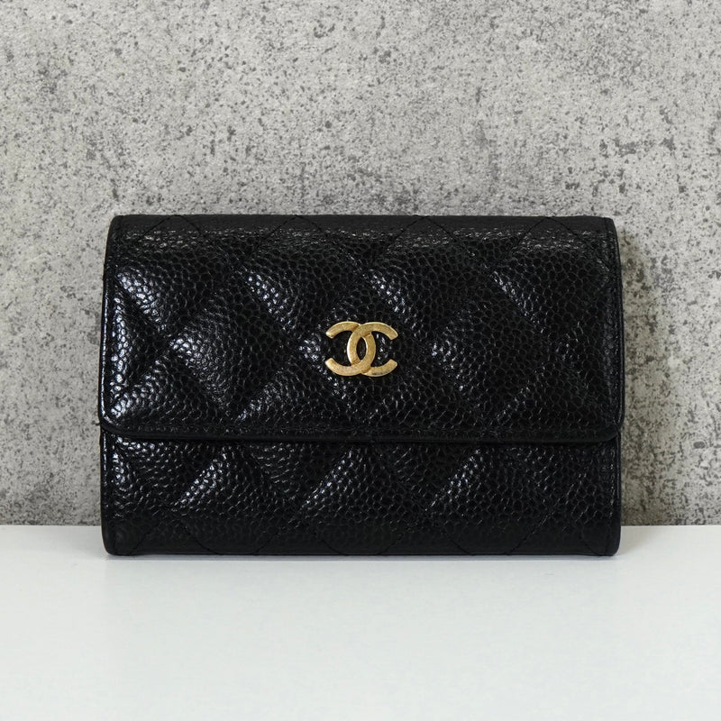 シャネル 1番台 ココマーク マトラッセ キャビアスキン カードケース ブラック - NEWSED