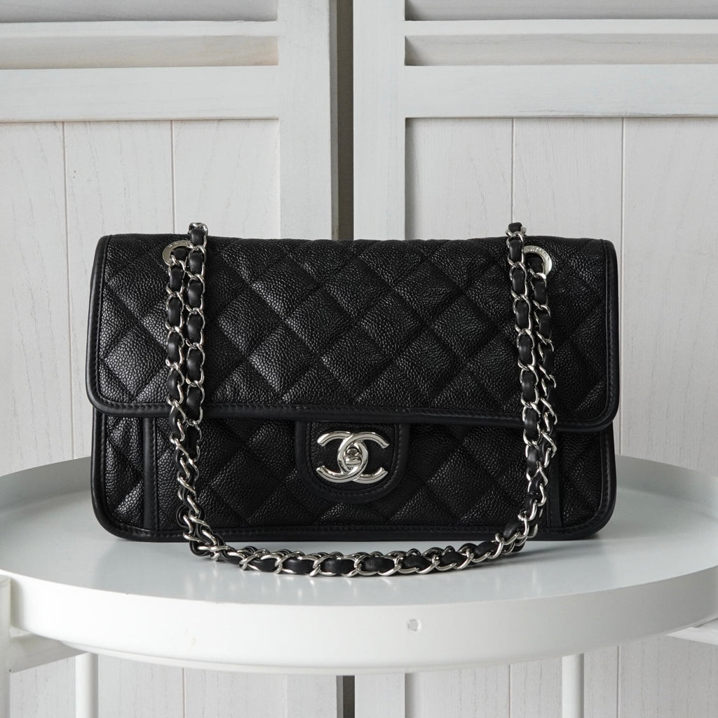 シャネル 1番台 ココマーク マトラッセ キャビアスキン チェーンショルダーバッグ ブラック