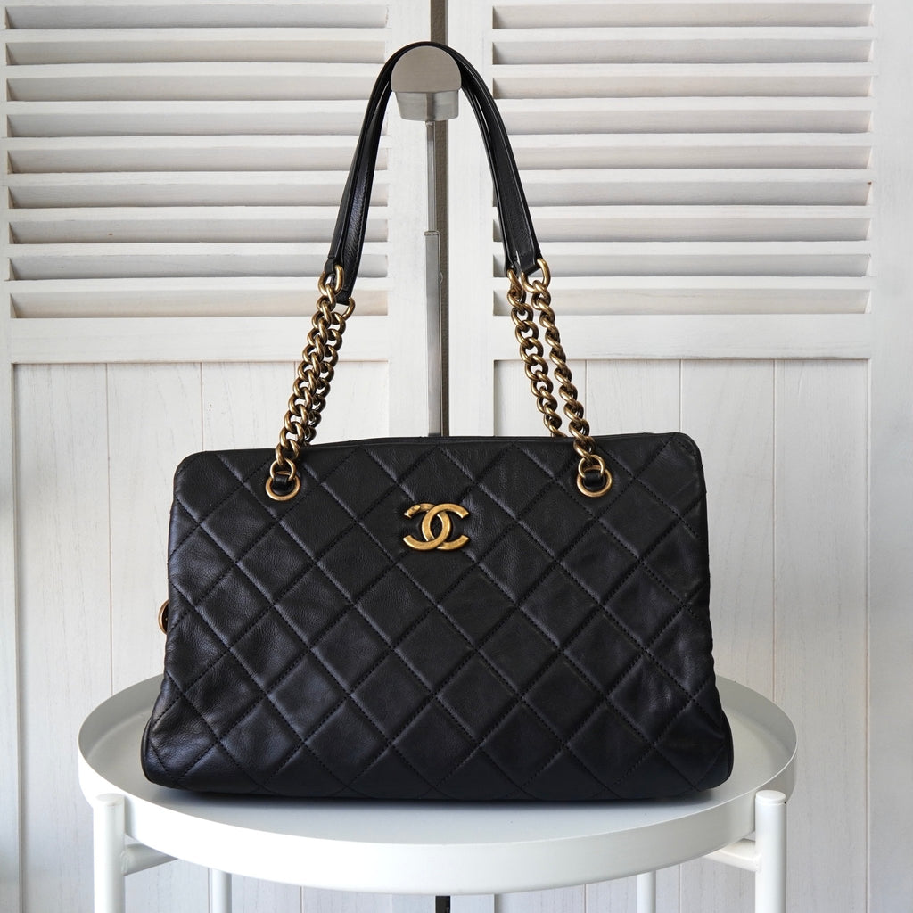 シャネル 1番台 ココマーク マトラッセ ラムスキン チェーンショルダーバッグ トートバッグ ブラック