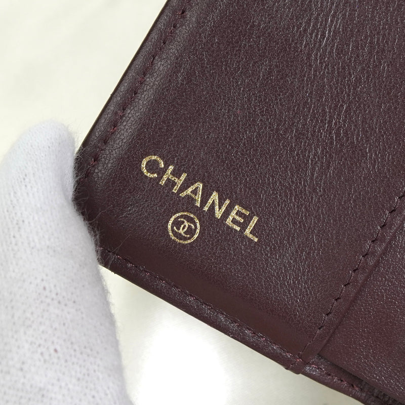 シャネル ココマーク マトラッセ キャビアスキン 三つ折り財布 ブラック A番台8桁