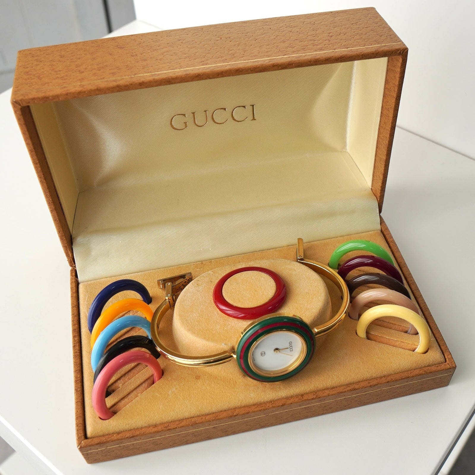 【美品】Gucci チェンジベゼル　1100-L　保護シール付き GUCCI チェンジベゼル 全6色 1100L ゴールド チェーン 付属品