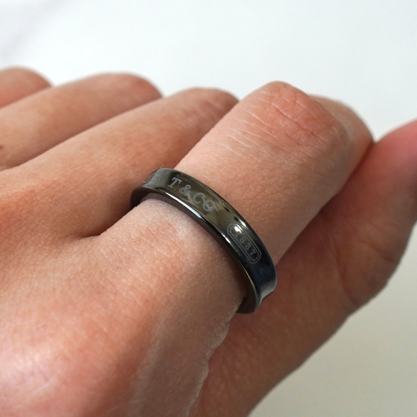 ティファニー 13.5号　ブラック チタン 1837 ナロー リング　美品 ティファニー 13.5号 ブラック チタン 1837 ナロー リング 美品