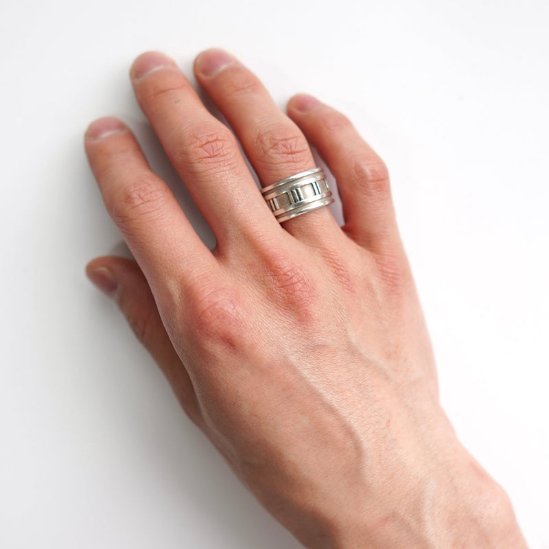 1990's Atlas Silver Ring - NEWSED