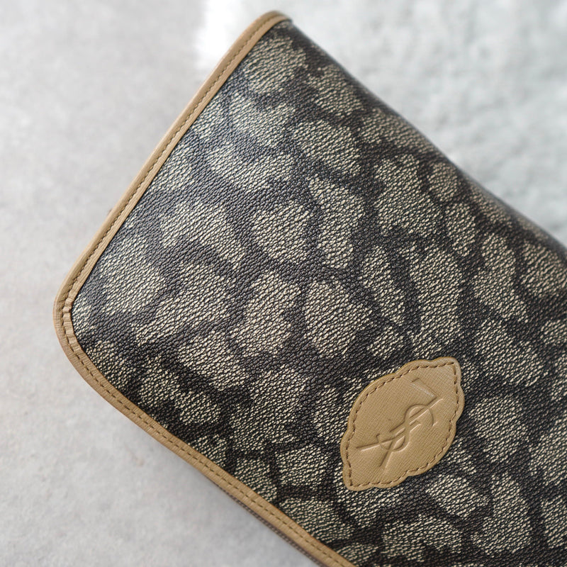1990's Cassandra Logo Giraffe Pattern Clutch Bag - NEWSED