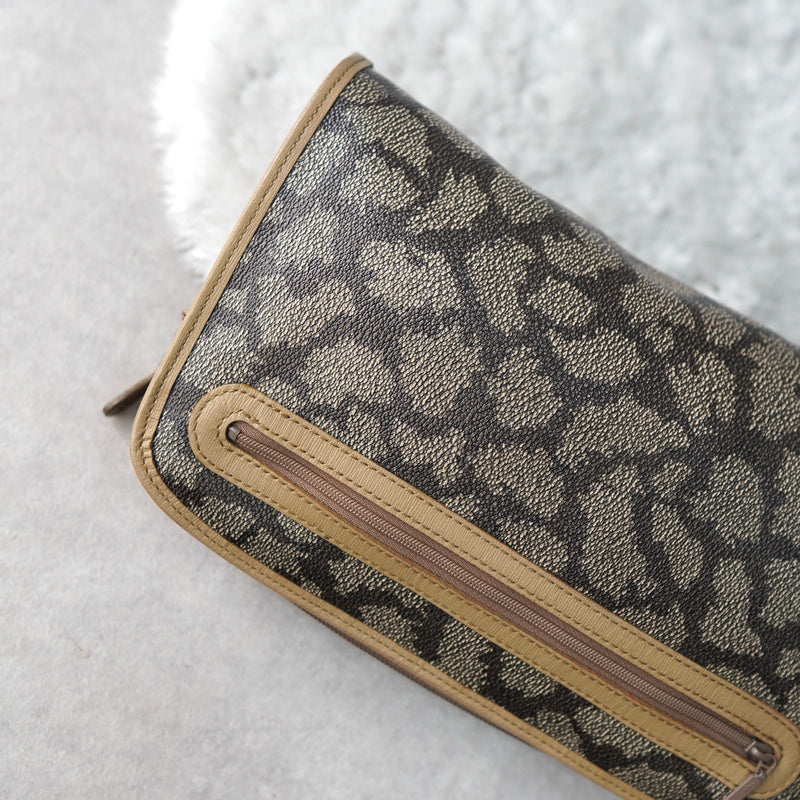 1990's Cassandra Logo Giraffe Pattern Clutch Bag - NEWSED