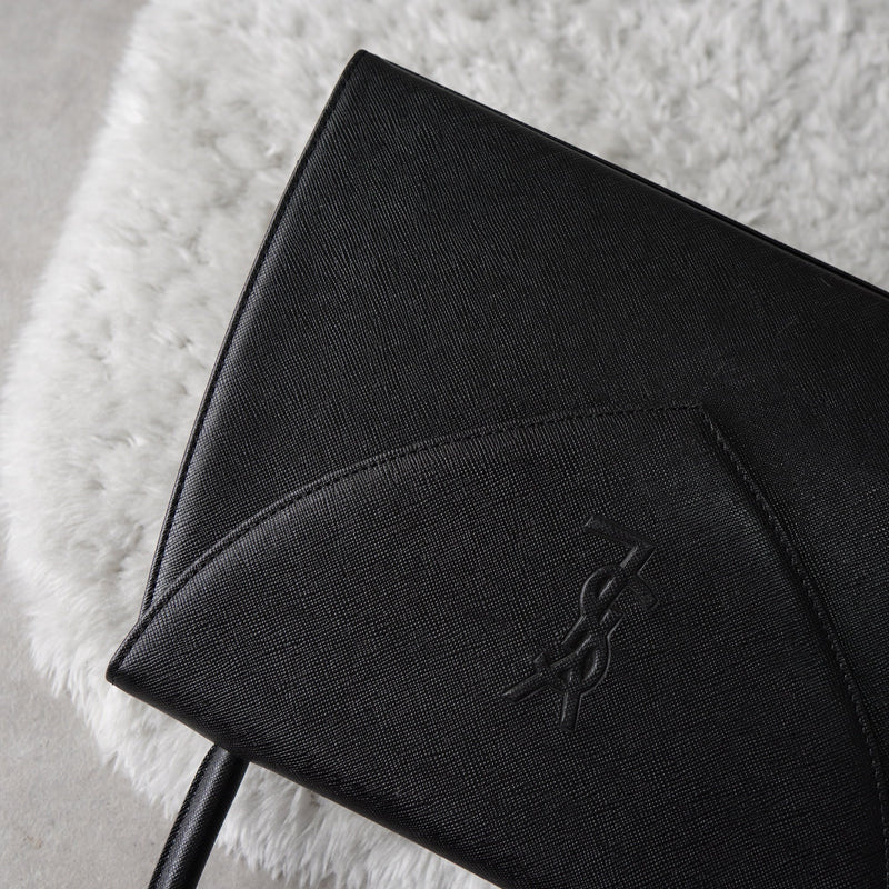 1990's Emboss Cassandra Logo Leather Hand Bag - NEWSED