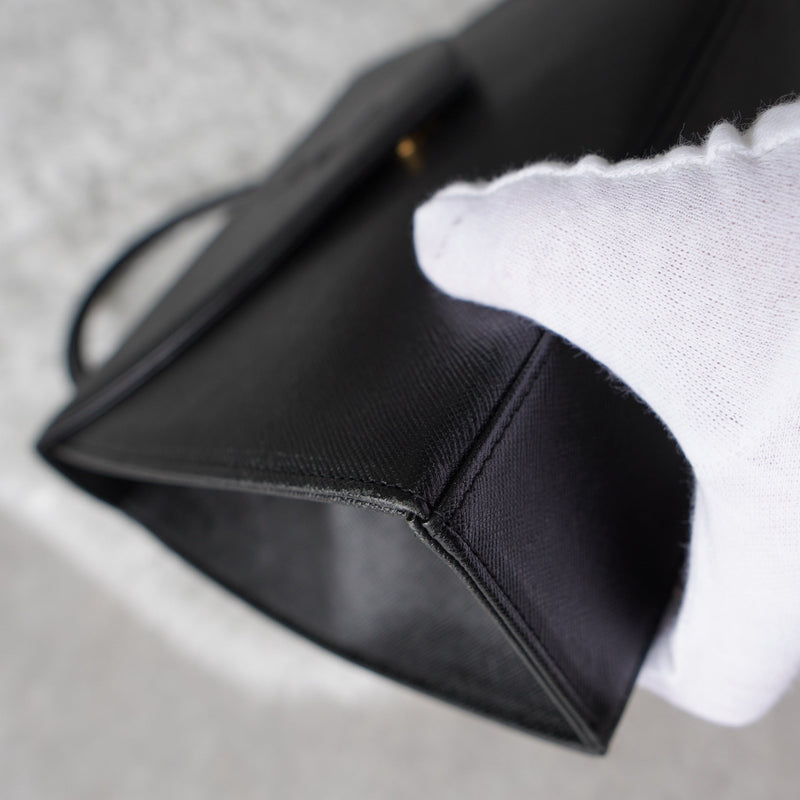 1990's Emboss Cassandra Logo Leather Hand Bag - NEWSED