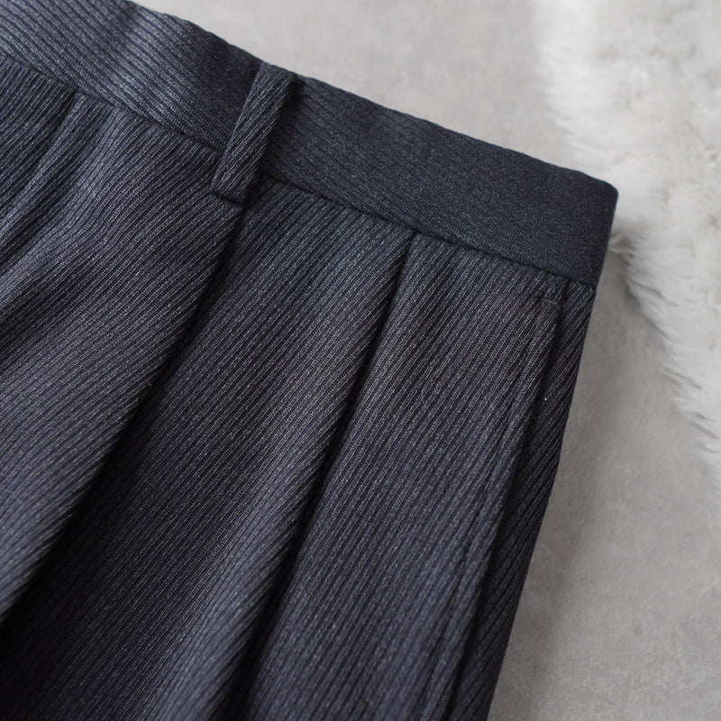1990's Two - tuck Trousers - NEWSED