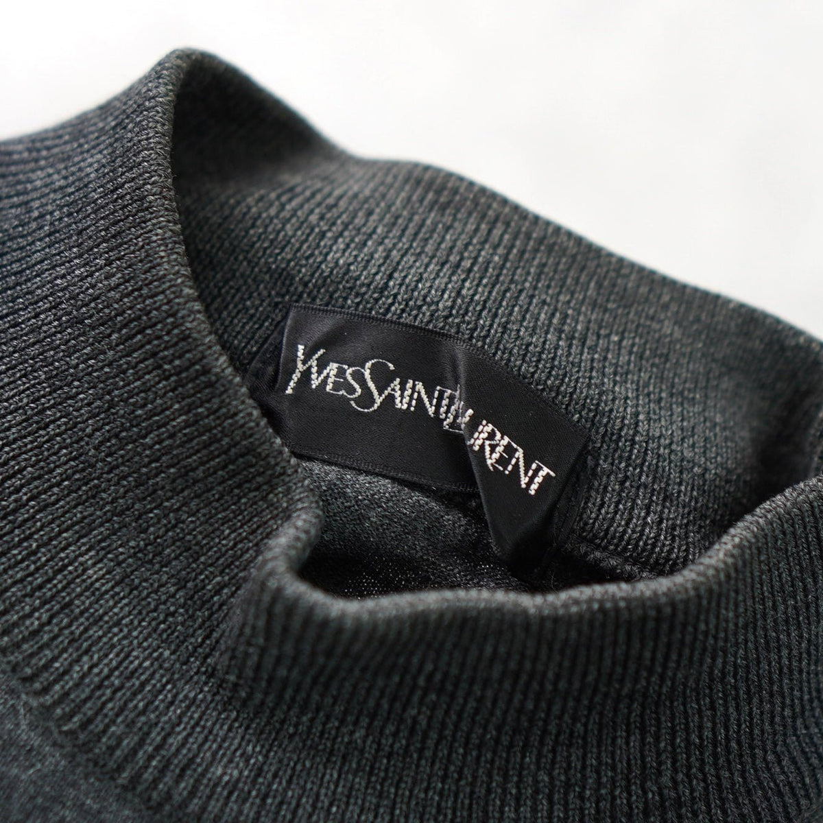 Yves Saint Laurentイヴサンローラン　ビッグロゴ　ニット　M オーバーシャツ（コーデュロイ） | Saint Laurent サンローラン