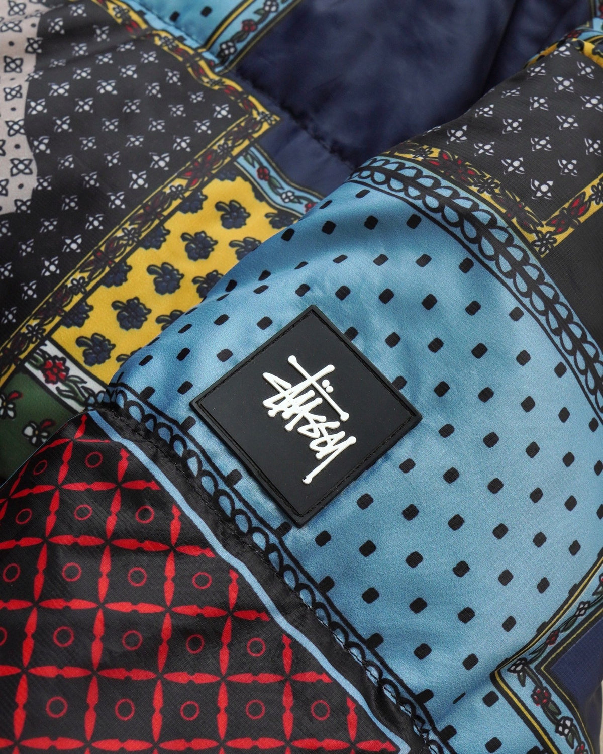 19AW Puffer Jacket ステューシー バンダナ パッチワーク ダウンジャケット マルチカラー M メンズ - NEWSED