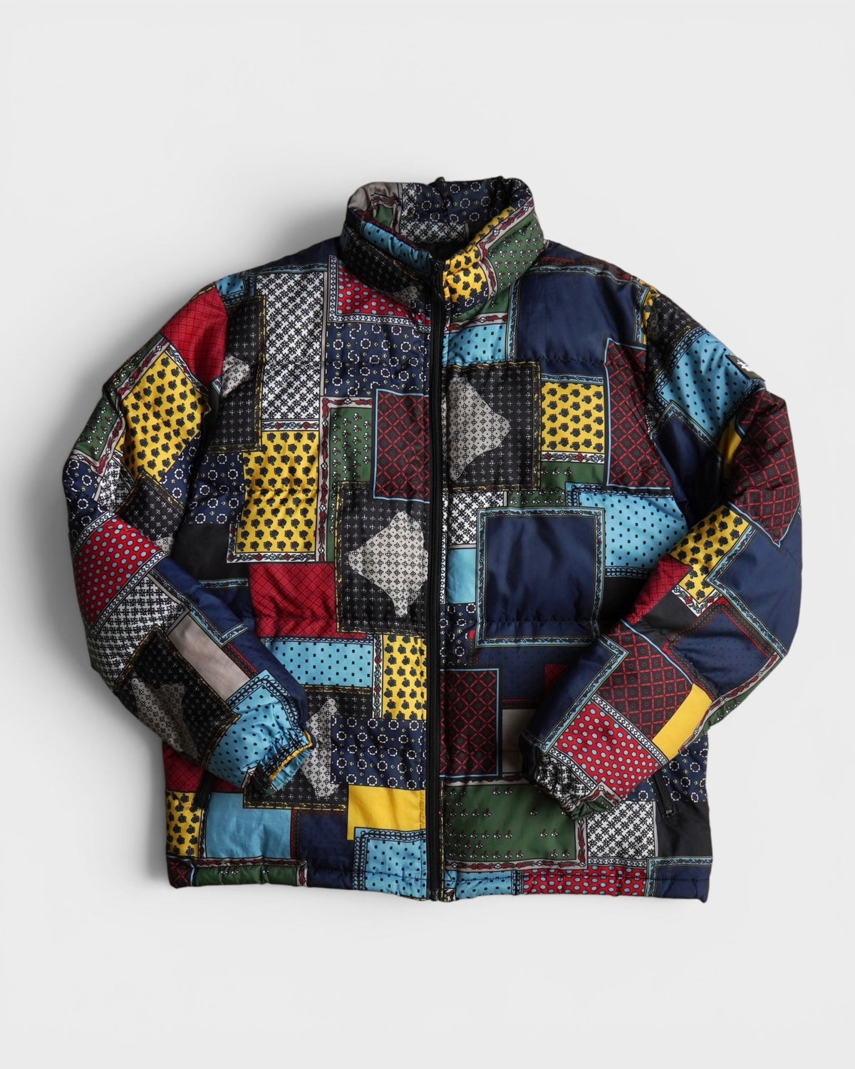 19AW Puffer Jacket ステューシー バンダナ パッチワーク ダウンジャケット マルチカラー M メンズ - NEWSED