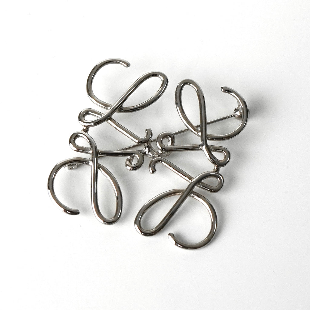 ロエベ アナグラム シルバー ブローチ