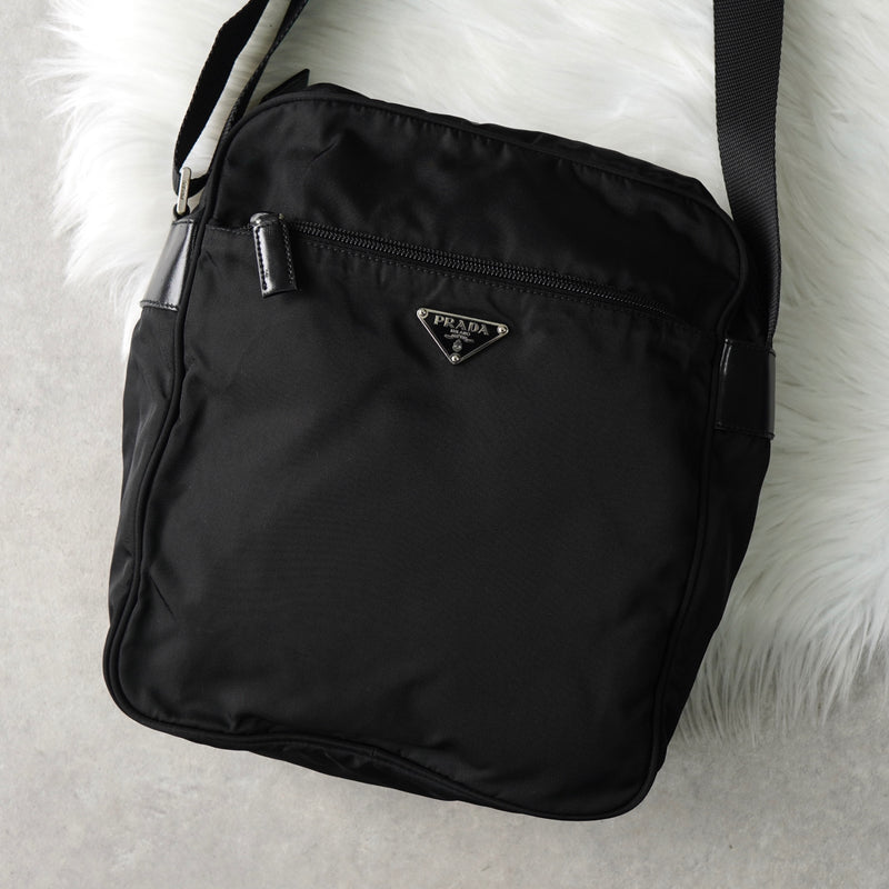 プラダ ナイロン ショルダーバッグ トライアングルロゴ ブラック